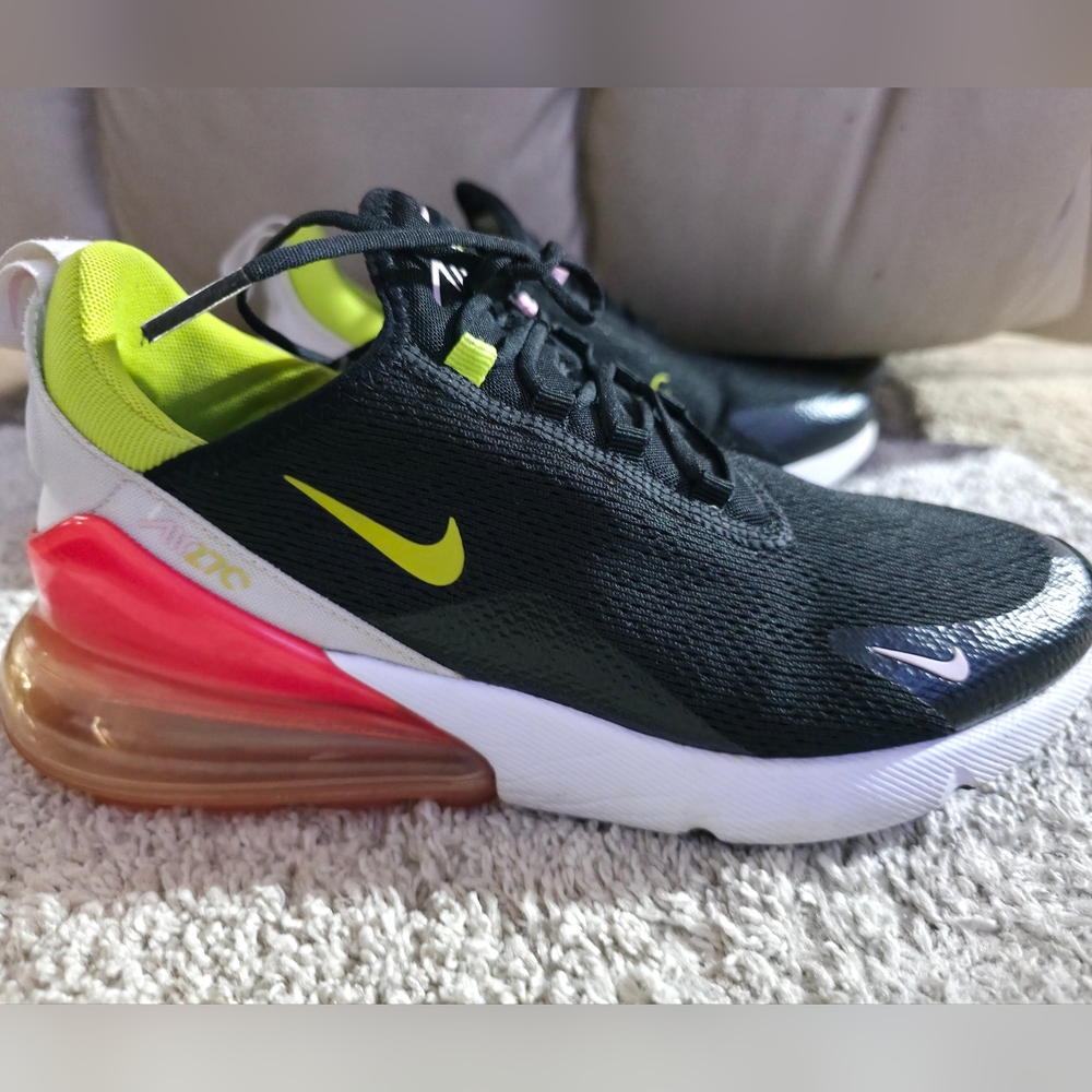 Nike Air Max 270 Womens 9.5 Black/Cyber/Pink